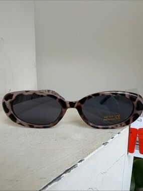 Rich & Famous Oval Tortoise Sunglasses. NWT